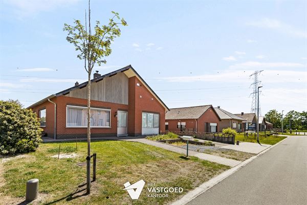 INSTAPKLARE GELIJKVLOERSE WONING MET 4 SLPKS OP RUSTIGE LIGGING