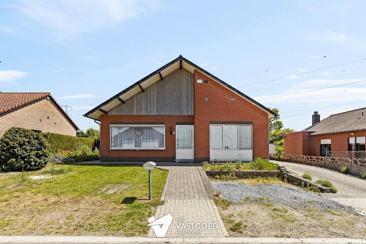 INSTAPKLARE GELIJKVLOERSE WONING MET 4 SLPKS OP RUSTIGE LIGGING