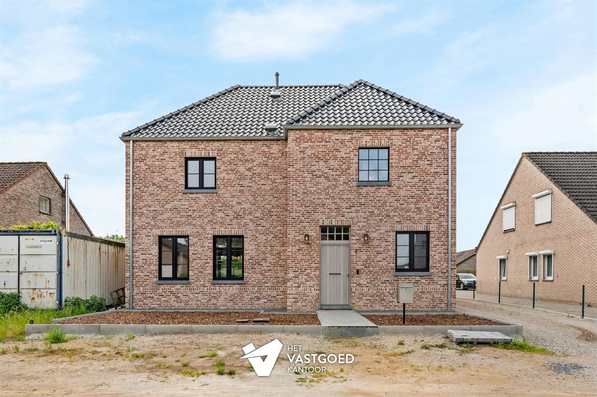 ZEER RUIME RECENTE WONING (266M²) MET LEUKE TUIN TE WIJCHMAAL