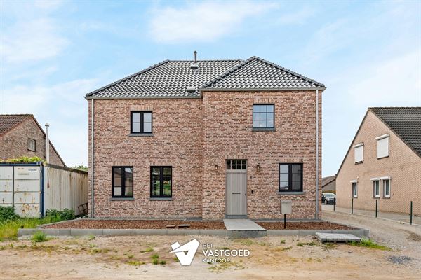 ZEER RUIME RECENTE WONING (266M²) MET LEUKE TUIN TE WIJCHMAAL