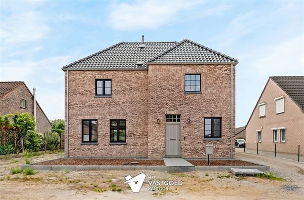 ZEER RUIME RECENTE WONING (266M²) MET LEUKE TUIN TE WIJCHMAAL