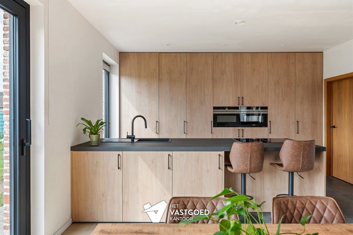 ZEER RUIME RECENTE WONING (266M²) MET LEUKE TUIN TE WIJCHMAAL