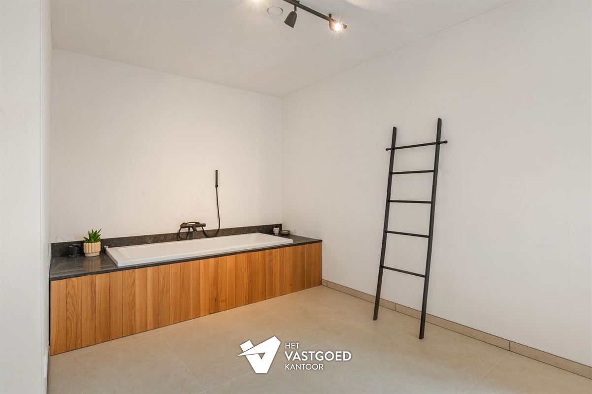 ZEER RUIME RECENTE WONING (266M²) MET LEUKE TUIN TE WIJCHMAAL