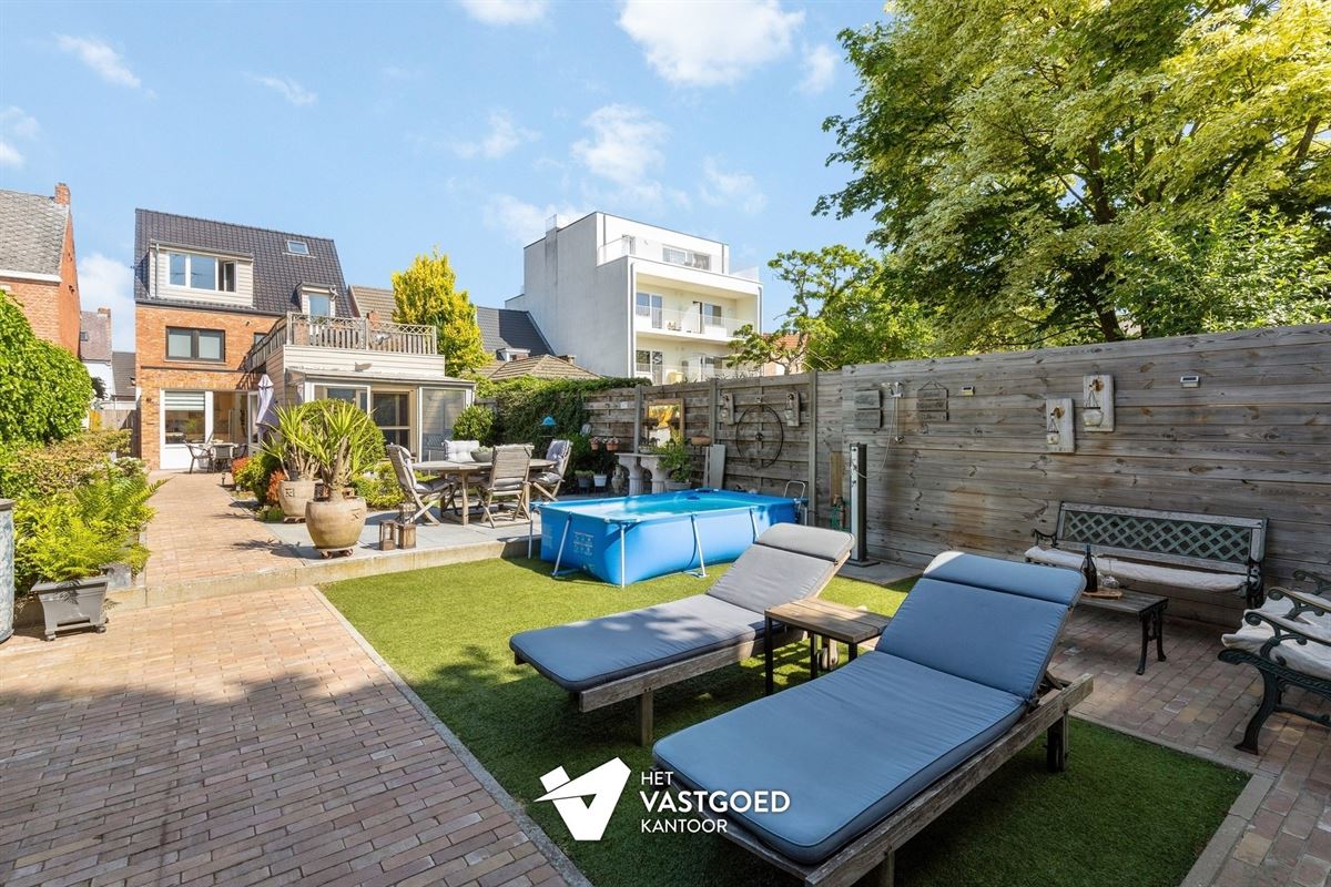 INSTAPKLAAR GELIJKVLOERS APPARTEMENT MET TERRAS, TUIN EN GARAGE