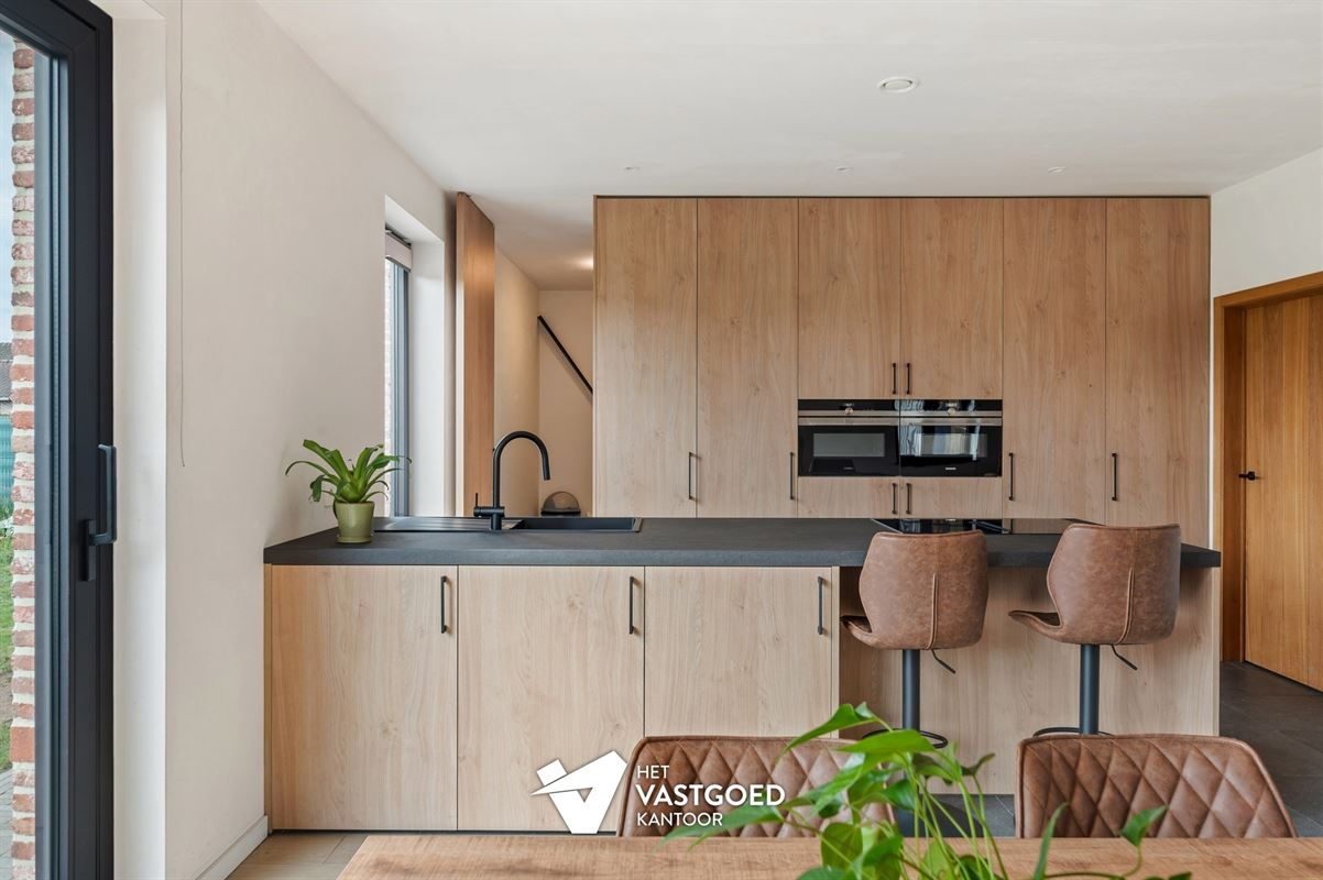 ZEER RUIME RECENTE WONING (266M²) MET LEUKE TUIN TE WIJCHMAAL