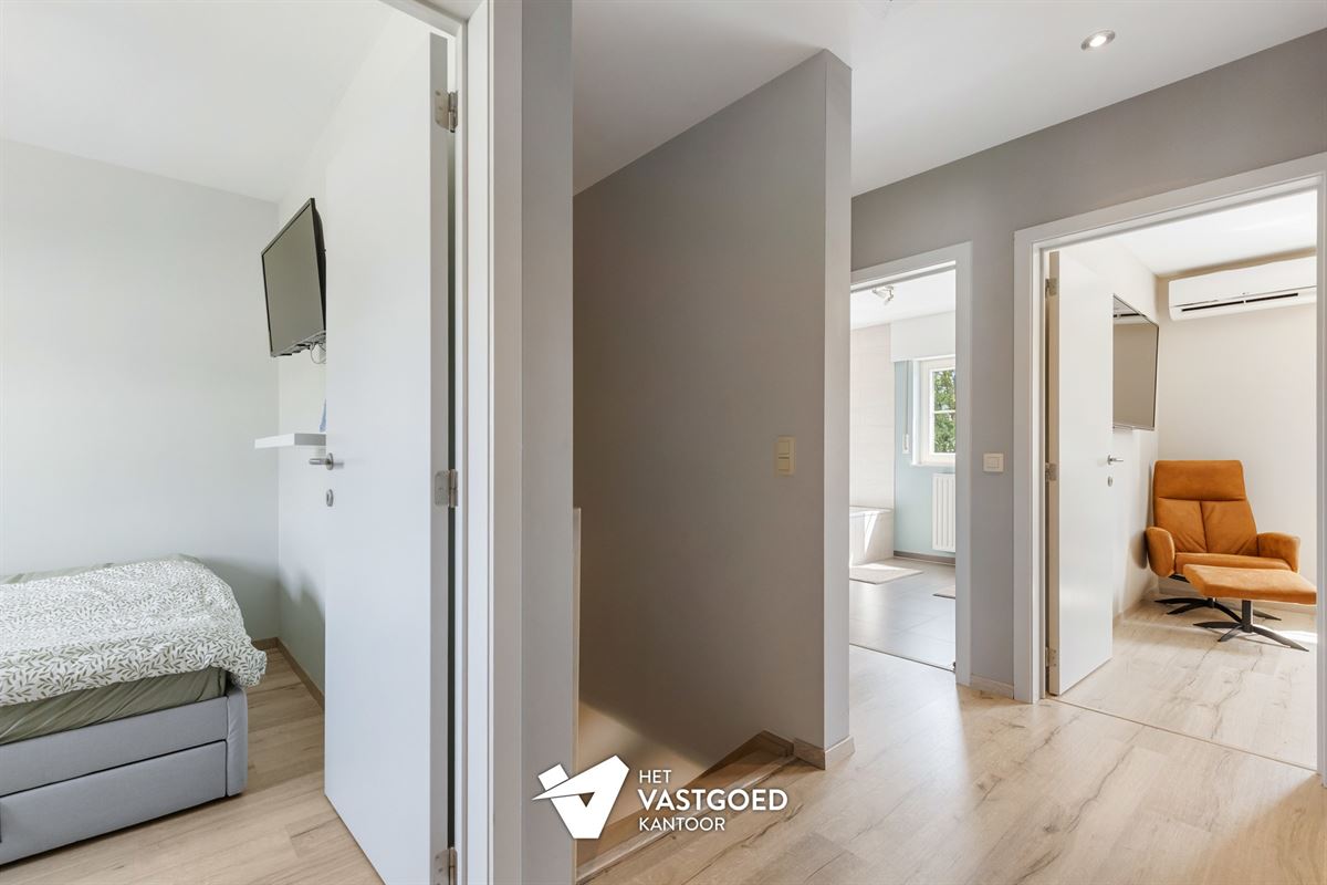 UITERST KNAP AFGEWERKTE WONING MET 3 SLAAPKAMERS RUSTIG GELEGEN OP EEN PERCEEL VAN 4A30CA TE KWAADMECHELEN