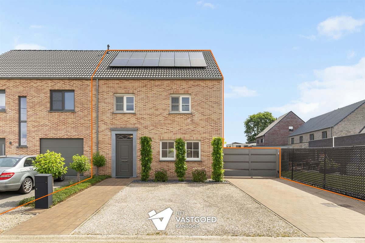 UITERST KNAP AFGEWERKTE WONING MET 3 SLAAPKAMERS RUSTIG GELEGEN OP EEN PERCEEL VAN 4A30CA TE KWAADMECHELEN