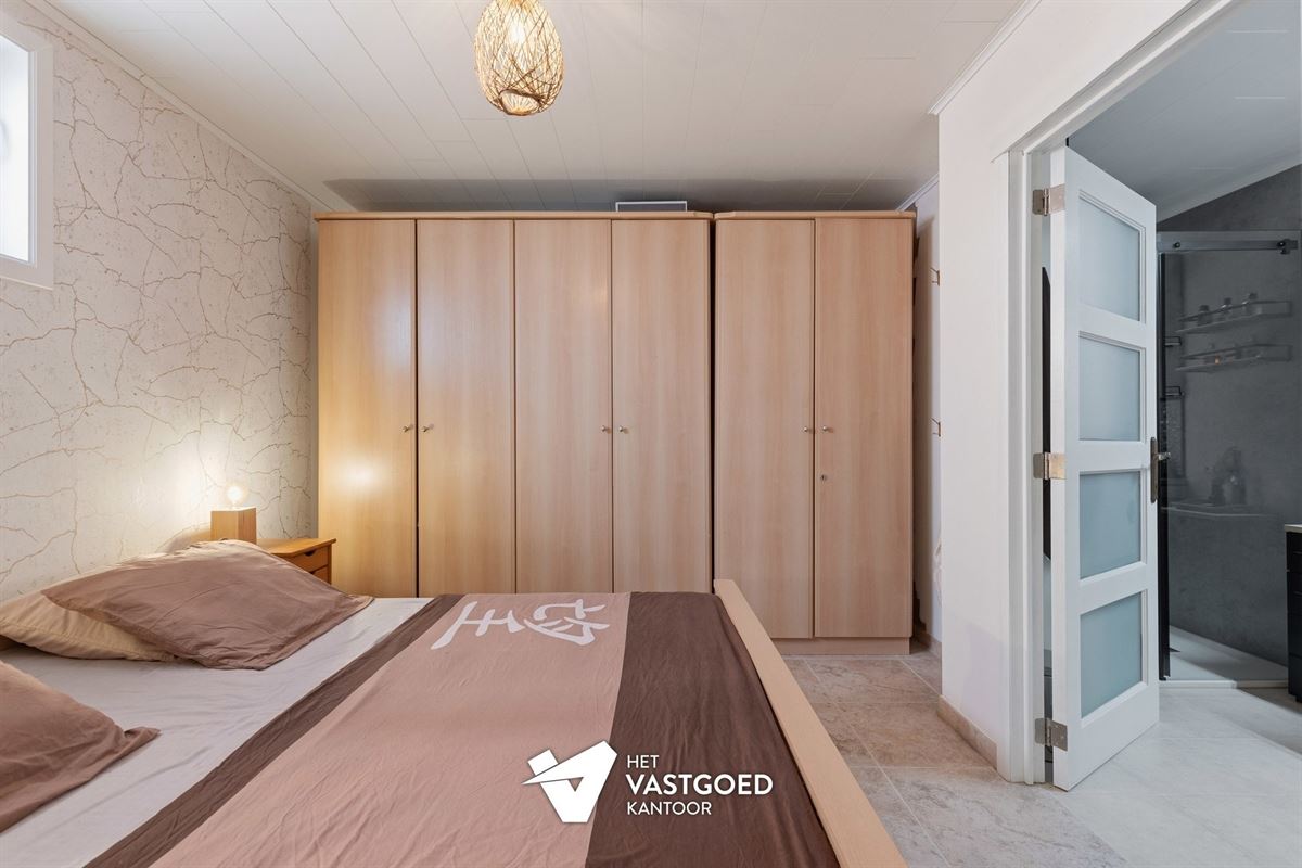 INSTAPKLAAR GELIJKVLOERS APPARTEMENT MET TERRAS, TUIN EN GARAGE