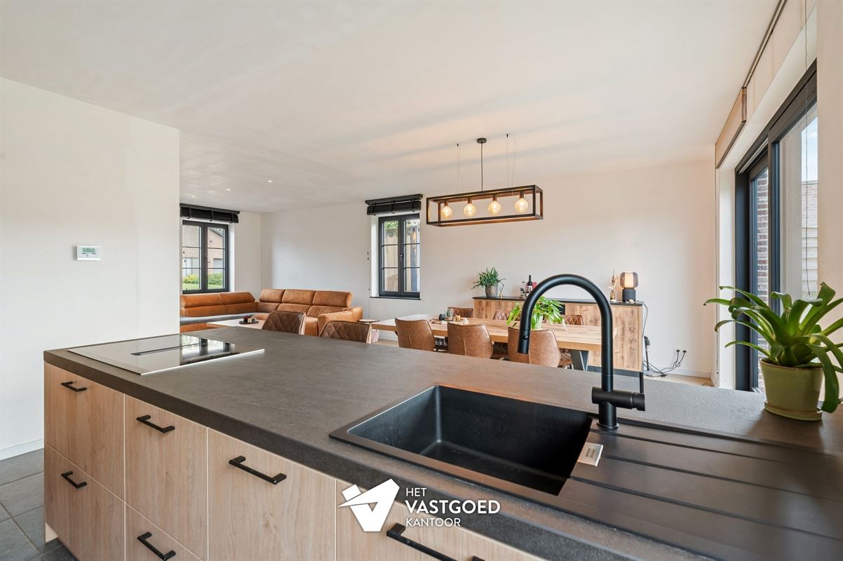 ZEER RUIME RECENTE WONING (266M²) MET LEUKE TUIN TE WIJCHMAAL