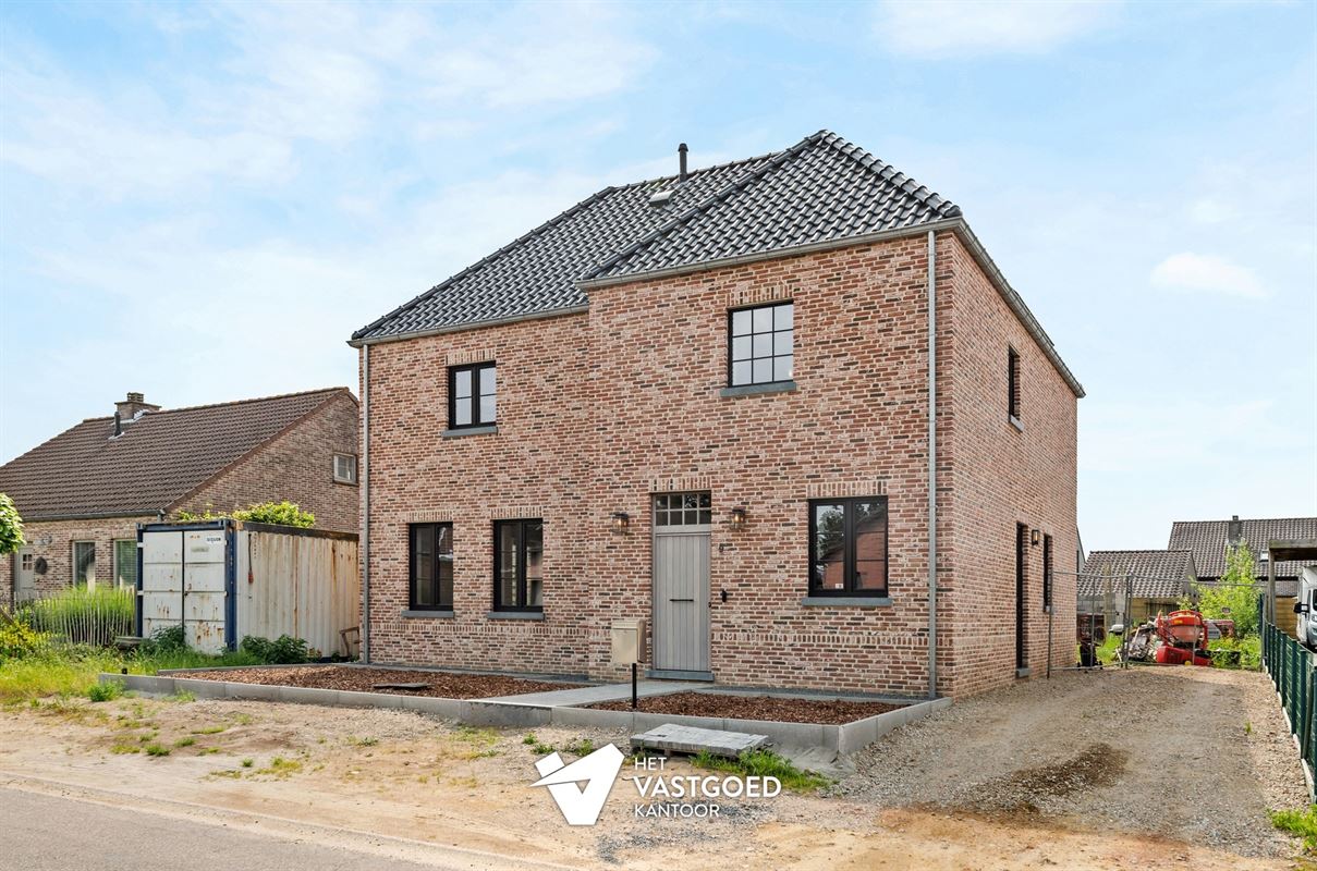 ZEER RUIME RECENTE WONING (266M²) MET LEUKE TUIN TE WIJCHMAAL
