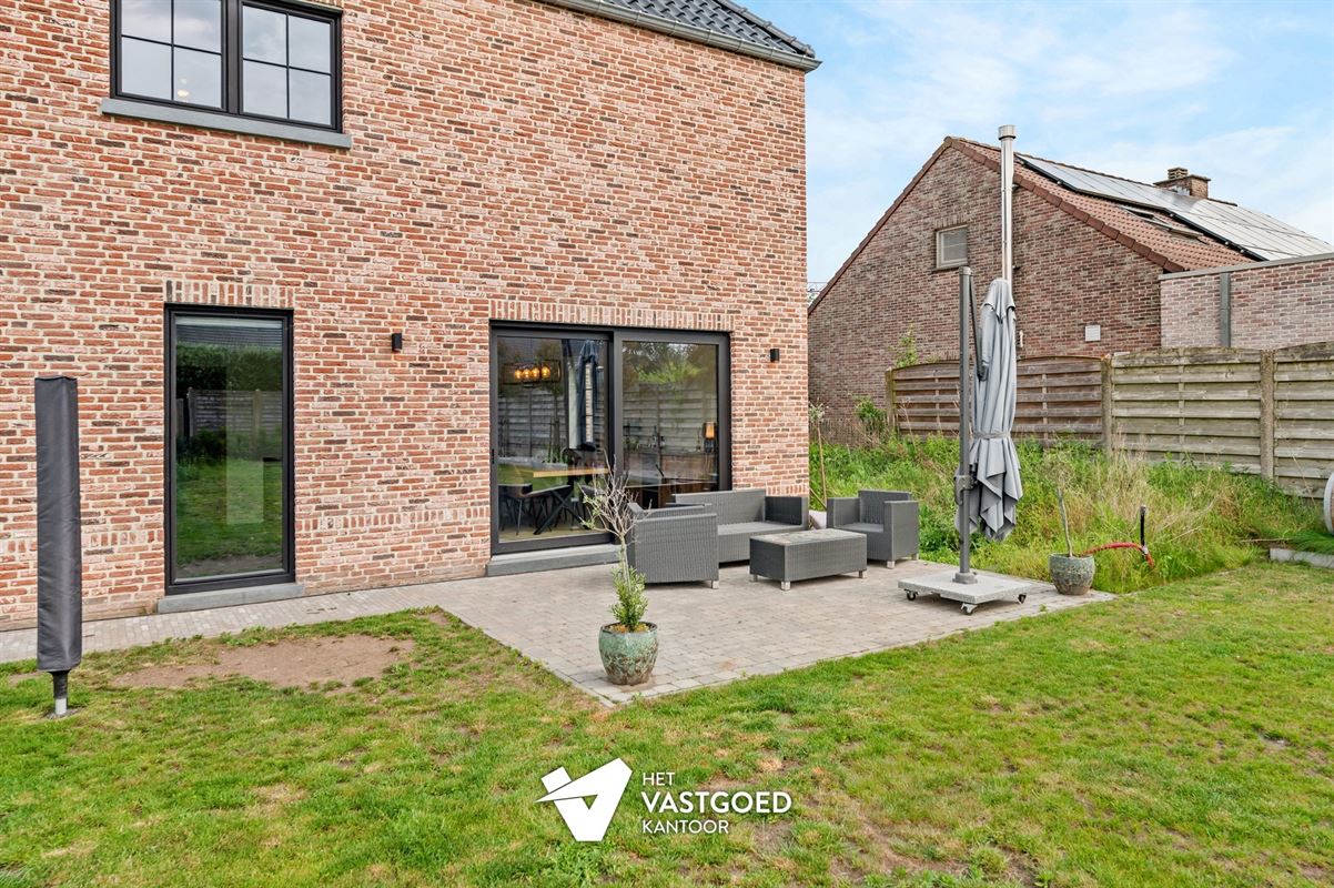 ZEER RUIME RECENTE WONING (266M²) MET LEUKE TUIN TE WIJCHMAAL