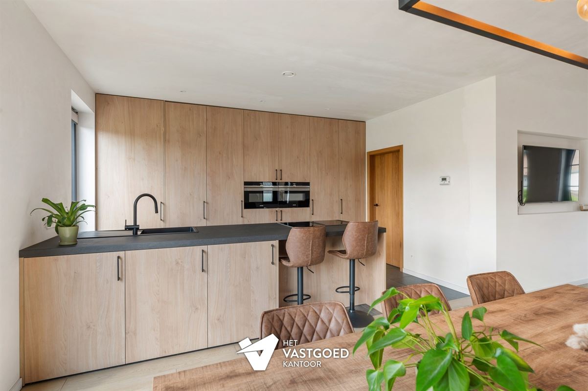 ZEER RUIME RECENTE WONING (266M²) MET LEUKE TUIN TE WIJCHMAAL