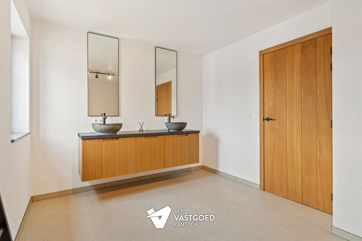 ZEER RUIME RECENTE WONING (266M²) MET LEUKE TUIN TE WIJCHMAAL