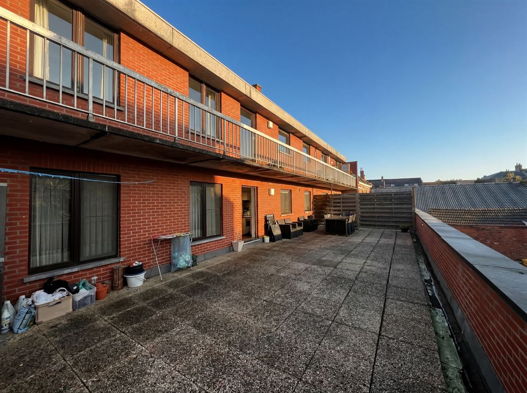 RUIM APPARTEMENT MET 3 SLAAPKAMERS EN GROOT TERRAS IN HET CENTRUM VAN BALEN