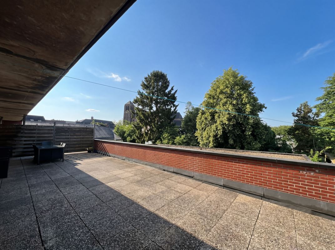 RUIM APPARTEMENT MET 3 SLAAPKAMERS EN GROOT TERRAS IN HET CENTRUM VAN BALEN