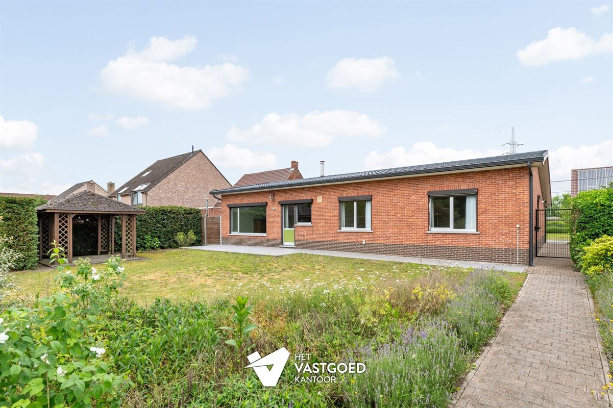 INSTAPKLARE, GELIIJKVLOERSE WONING OP TOP-LIGGING TEGEN NATUURGEBIED IN DOODLOPENDE STRAAT