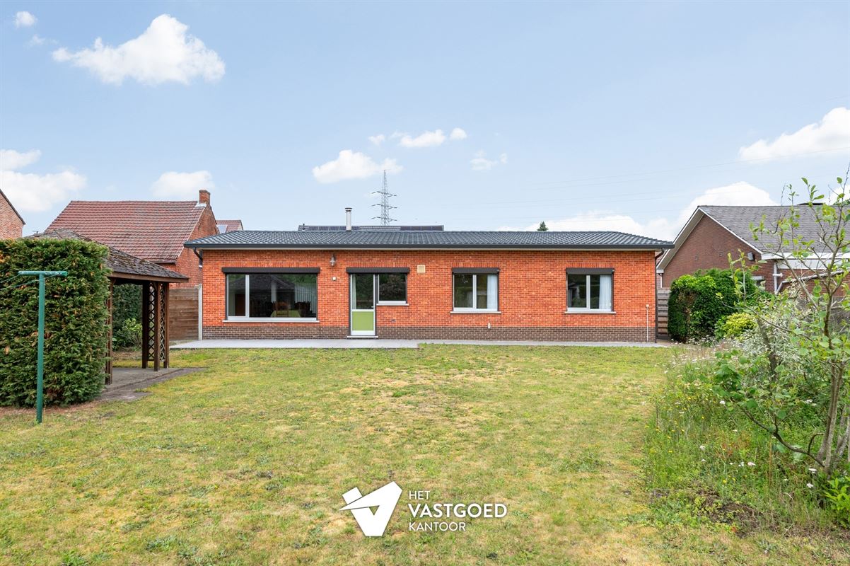 INSTAPKLARE, GELIIJKVLOERSE WONING OP TOP-LIGGING TEGEN NATUURGEBIED IN DOODLOPENDE STRAAT