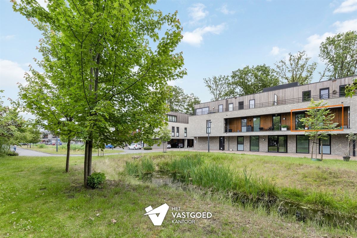 GEZELLIG APPARTEMENT MET 2 SLAAPKAMERS, RUIM TERRAS EN OVERDEKTE AUTOSTAANPLAATS TE BERINGEN