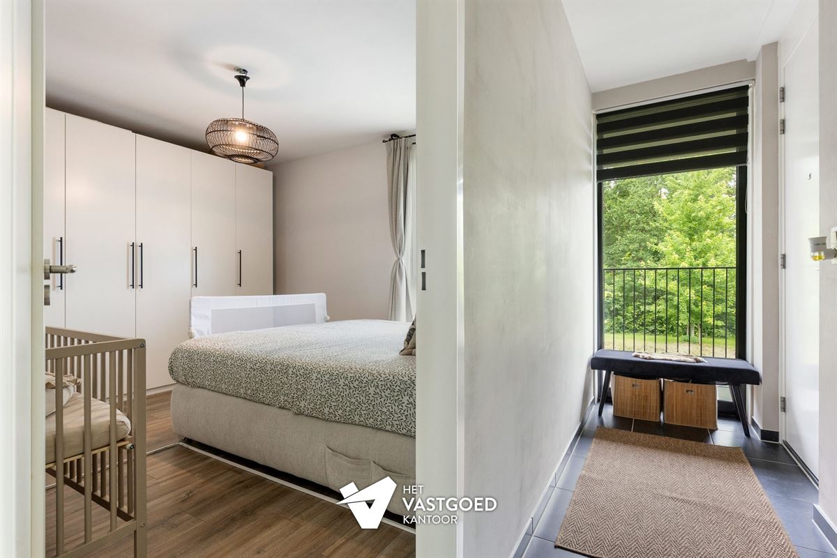 GEZELLIG APPARTEMENT MET 2 SLAAPKAMERS, RUIM TERRAS EN OVERDEKTE AUTOSTAANPLAATS TE BERINGEN