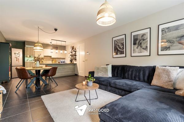 GEZELLIG APPARTEMENT MET 2 SLAAPKAMERS, RUIM TERRAS EN OVERDEKTE AUTOSTAANPLAATS TE BERINGEN