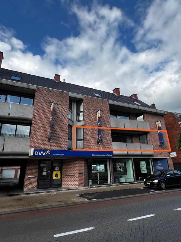 RUIM APPARTEMENT MET 3 SLAAPKAMERS EN GROOT TERRAS IN HET CENTRUM VAN BALEN