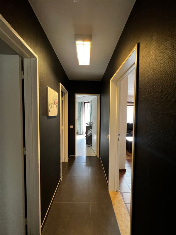 RUIM APPARTEMENT MET 3 SLAAPKAMERS EN GROOT TERRAS IN HET CENTRUM VAN BALEN