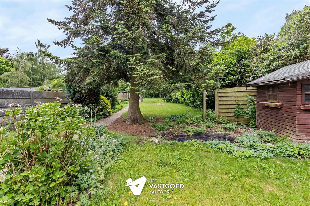 ZEER RUIME, DEELS GERENOVEERDE WONING MET RUIME, ZUIDGERICHTE TUIN