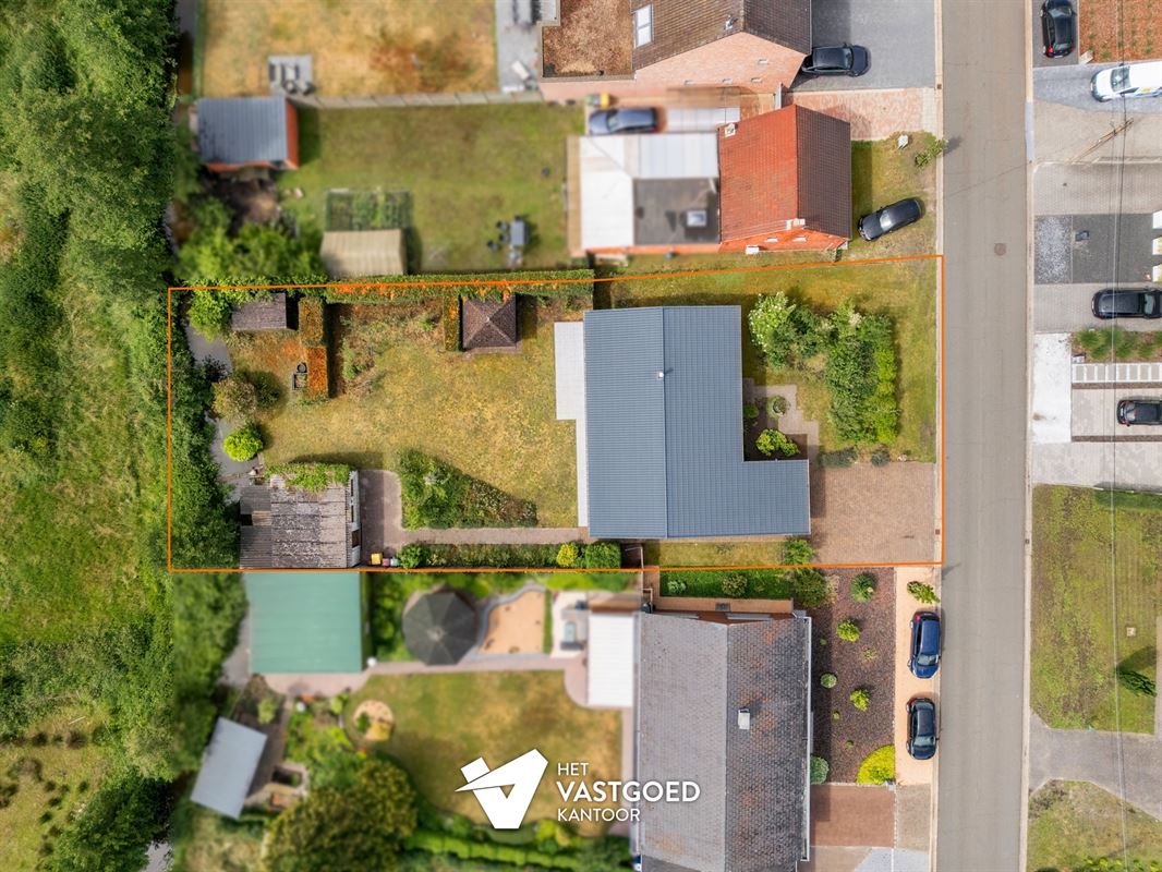 INSTAPKLARE, GELIIJKVLOERSE WONING OP TOP-LIGGING TEGEN NATUURGEBIED IN DOODLOPENDE STRAAT