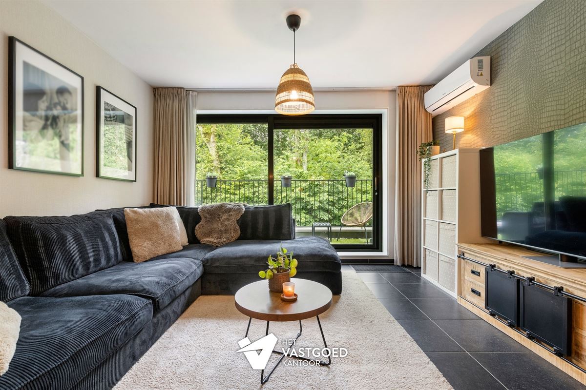 GEZELLIG APPARTEMENT MET 2 SLAAPKAMERS, RUIM TERRAS EN OVERDEKTE AUTOSTAANPLAATS TE BERINGEN