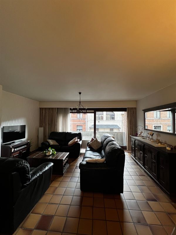 RUIM APPARTEMENT MET 3 SLAAPKAMERS EN GROOT TERRAS IN HET CENTRUM VAN BALEN