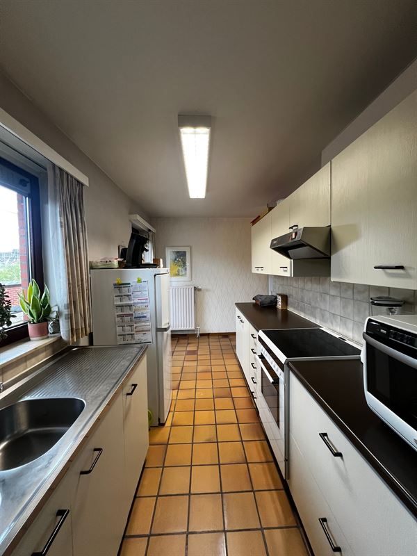 RUIM APPARTEMENT MET 3 SLAAPKAMERS EN GROOT TERRAS IN HET CENTRUM VAN BALEN