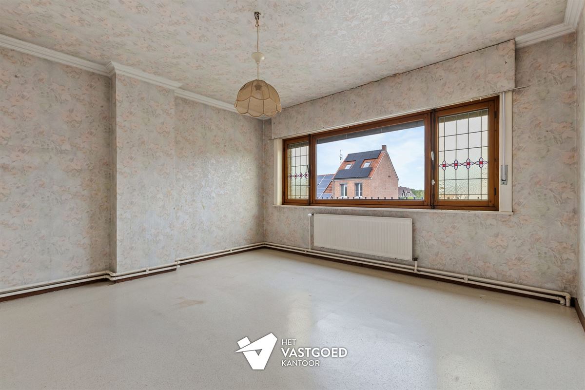 ZEER RUIME, DEELS GERENOVEERDE WONING MET RUIME, ZUIDGERICHTE TUIN