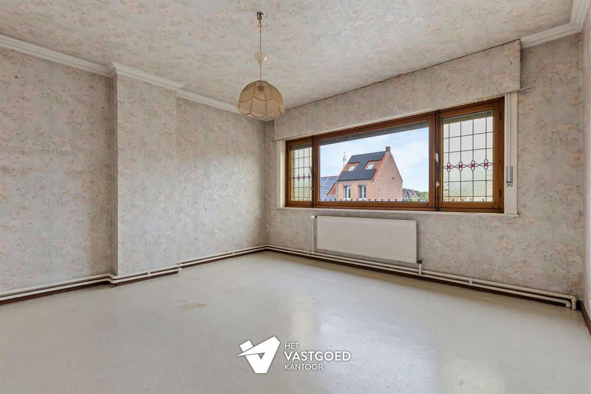 ZEER RUIME, DEELS GERENOVEERDE WONING MET RUIME, ZUIDGERICHTE TUIN