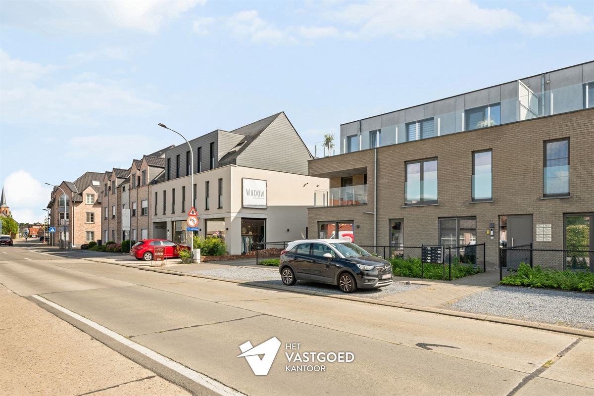 RECENT APPARTEMENT (87M²) MET 2 SLAAPKAMERS, TERRAS, GARAGE MET APARTE BERGING EN CARPORT TE HULSHOUT