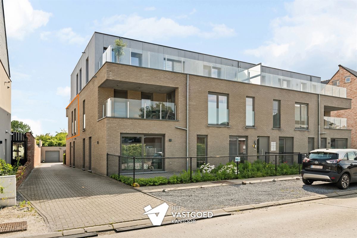 RECENT APPARTEMENT (87M²) MET 2 SLAAPKAMERS, TERRAS, GARAGE MET APARTE BERGING EN CARPORT TE HULSHOUT