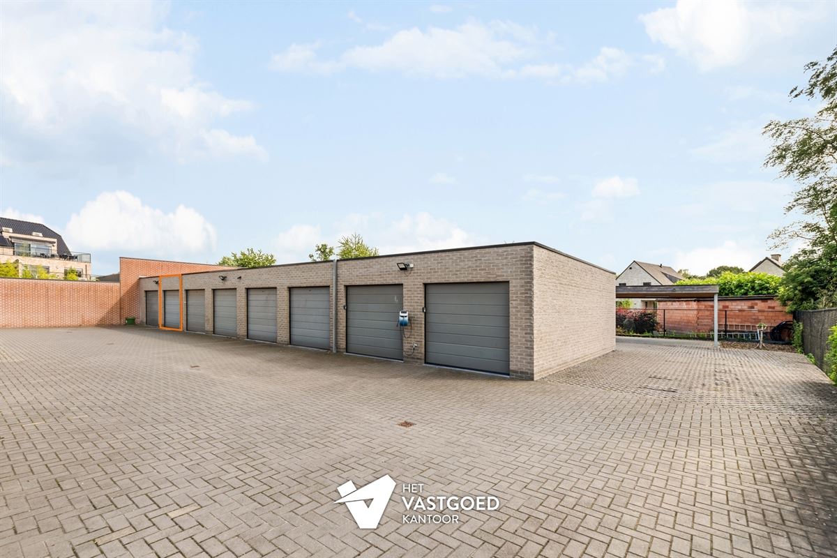 RECENT APPARTEMENT (87M²) MET 2 SLAAPKAMERS, TERRAS, GARAGE MET APARTE BERGING EN CARPORT TE HULSHOUT