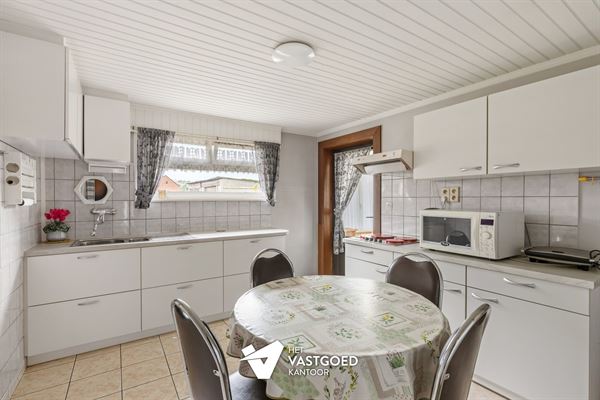 PERFECT ONDERHOUDEN WONING OP PRACHTIG PERCEEL NABIJ KEIHEUVEL