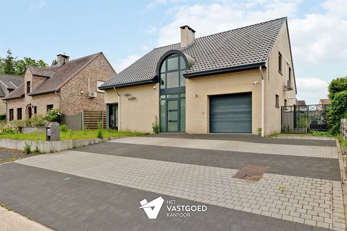 RUIME WONING MET 3 SLAAPKAMERS UITERST RUSTIG GELEGEN OP EEN PERCEEL VAN 10 ARE TE PAAL