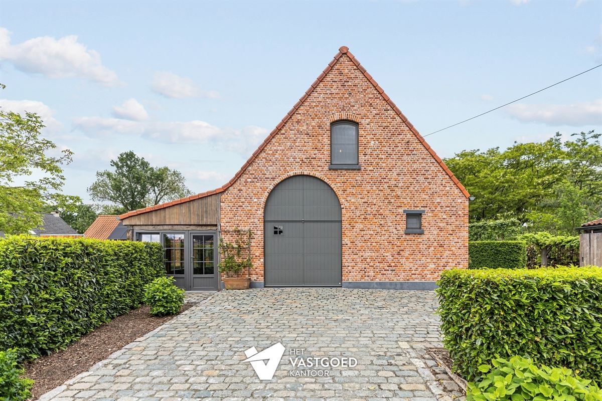 SUPER KNAP GERENOVEERDE HOEVE OP PERCEEL VAN 2344M² TE MEERHOUT
