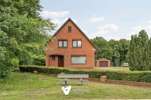 OP TE FRISSEN KARAKTERVOLLE WONING UITERST RUSTIG GELEGEN TEN MIDDEN VAN HET GROEN OP EEN PERCEEL VAN 20A16CA TE OOSTHAM
