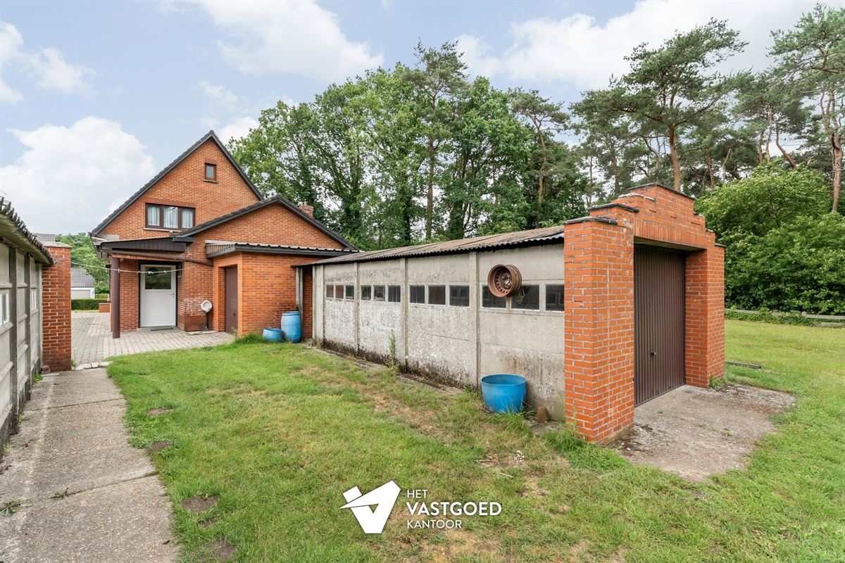 OP TE FRISSEN KARAKTERVOLLE WONING UITERST RUSTIG GELEGEN TEN MIDDEN VAN HET GROEN OP EEN PERCEEL VAN 20A16CA TE OOSTHAM
