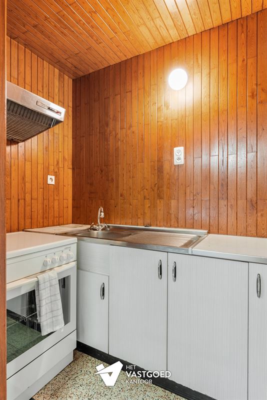 OP TE FRISSEN KARAKTERVOLLE WONING UITERST RUSTIG GELEGEN TEN MIDDEN VAN HET GROEN OP EEN PERCEEL VAN 20A16CA TE OOSTHAM