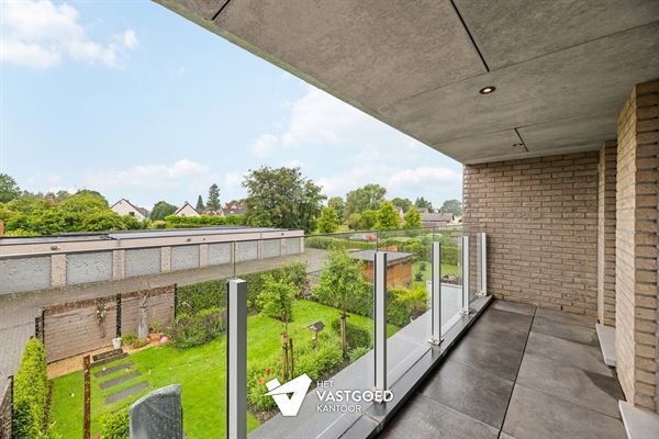 RECENT APPARTEMENT (87M²) MET 2 SLAAPKAMERS, TERRAS, GARAGE MET APARTE BERGING EN CARPORT TE HULSHOUT