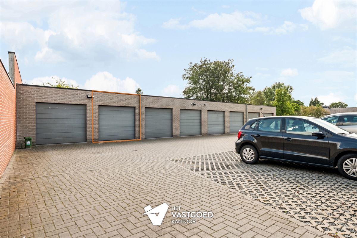 RECENT APPARTEMENT (87M²) MET 2 SLAAPKAMERS, TERRAS, GARAGE MET APARTE BERGING EN CARPORT TE HULSHOUT