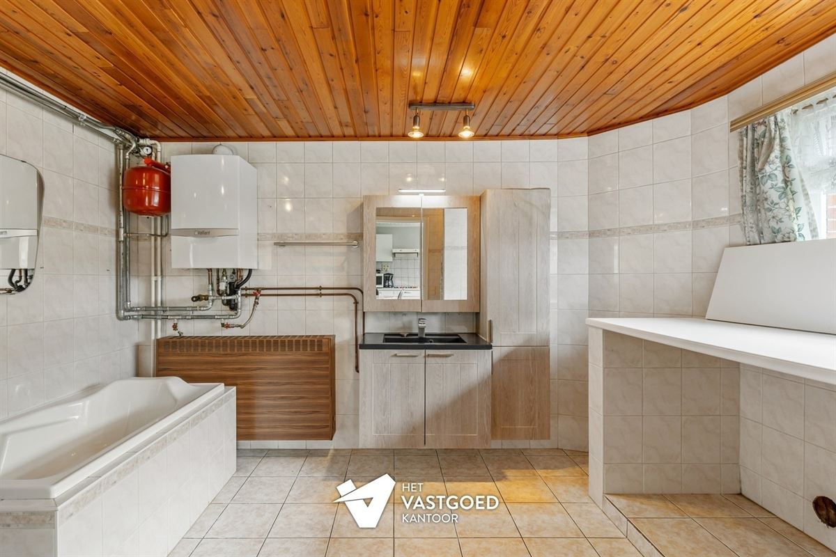 PERFECT ONDERHOUDEN WONING OP PRACHTIG PERCEEL NABIJ KEIHEUVEL