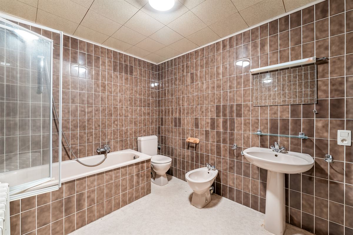 RUIM APPARTEMENT VAN 199 M² MET 2 SLAAPKAMERS, TUIN EN TERRAS OP TOPLOCATIE IN BALEN CENTRUM!