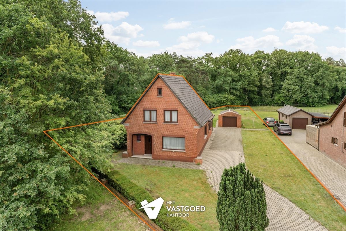 OP TE FRISSEN KARAKTERVOLLE WONING UITERST RUSTIG GELEGEN TEN MIDDEN VAN HET GROEN OP EEN PERCEEL VAN 20A16CA TE OOSTHAM
