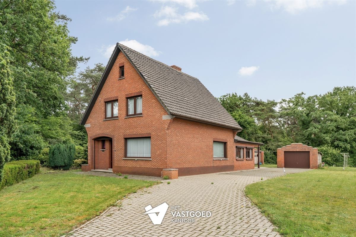 OP TE FRISSEN KARAKTERVOLLE WONING UITERST RUSTIG GELEGEN TEN MIDDEN VAN HET GROEN OP EEN PERCEEL VAN 20A16CA TE OOSTHAM