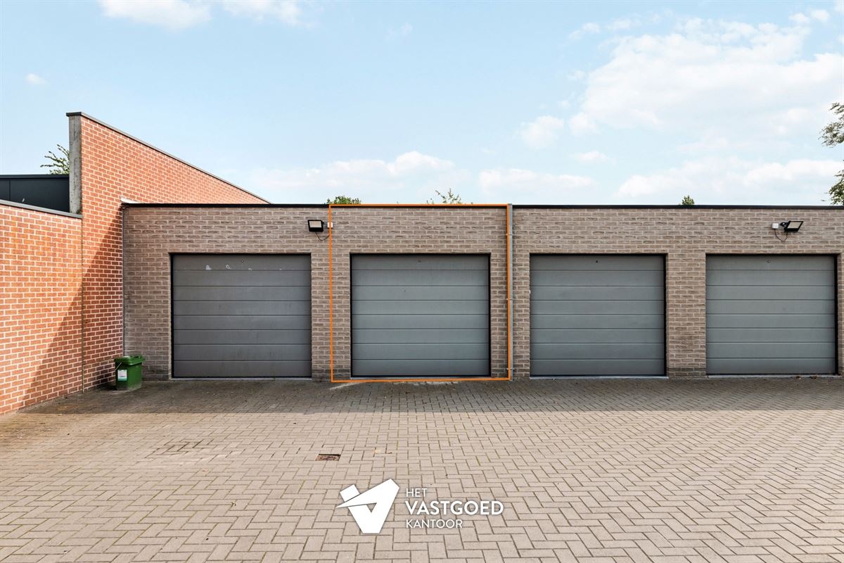 RECENT APPARTEMENT (87M²) MET 2 SLAAPKAMERS, TERRAS, GARAGE MET APARTE BERGING EN CARPORT TE HULSHOUT