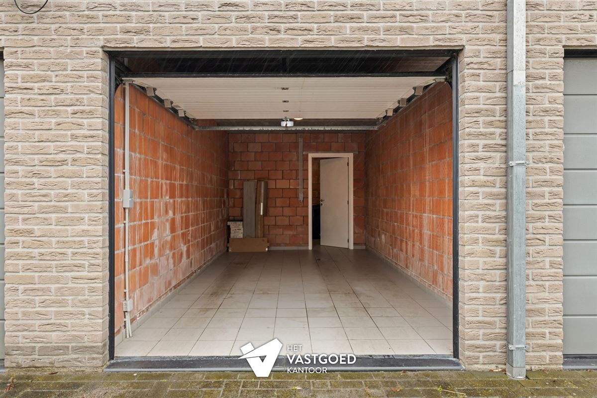 RECENT APPARTEMENT (87M²) MET 2 SLAAPKAMERS, TERRAS, GARAGE MET APARTE BERGING EN CARPORT TE HULSHOUT